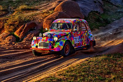 Holky z Dakaru s kachnou 2CV