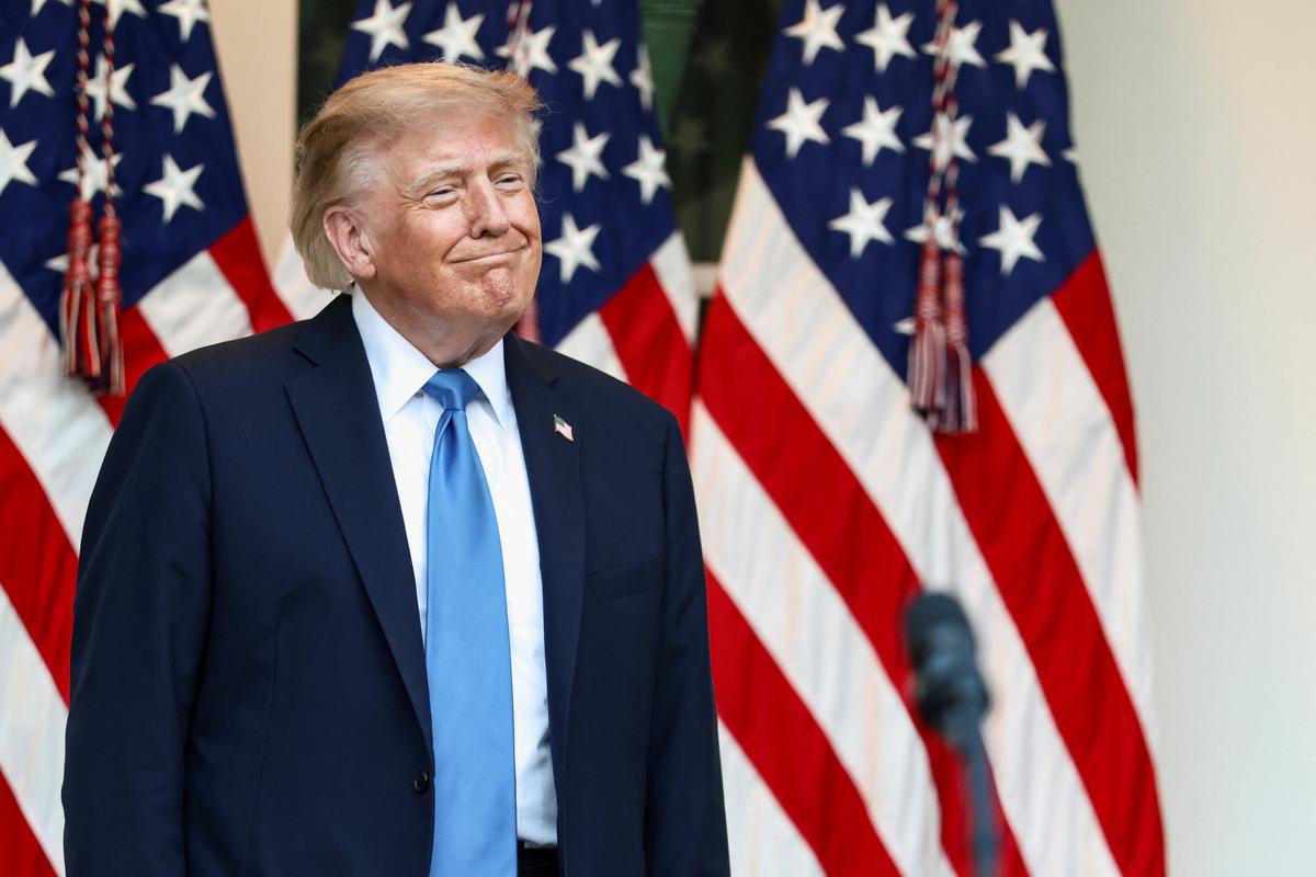 Donald Trump nomme Adam Telle secrétaire à l'Armée de terre américaine