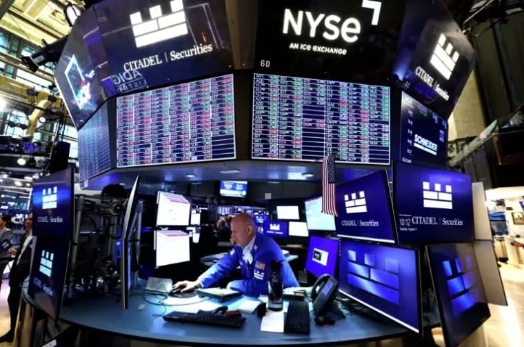Wall Street clôture en hausse portée par la détente des taux obligataires