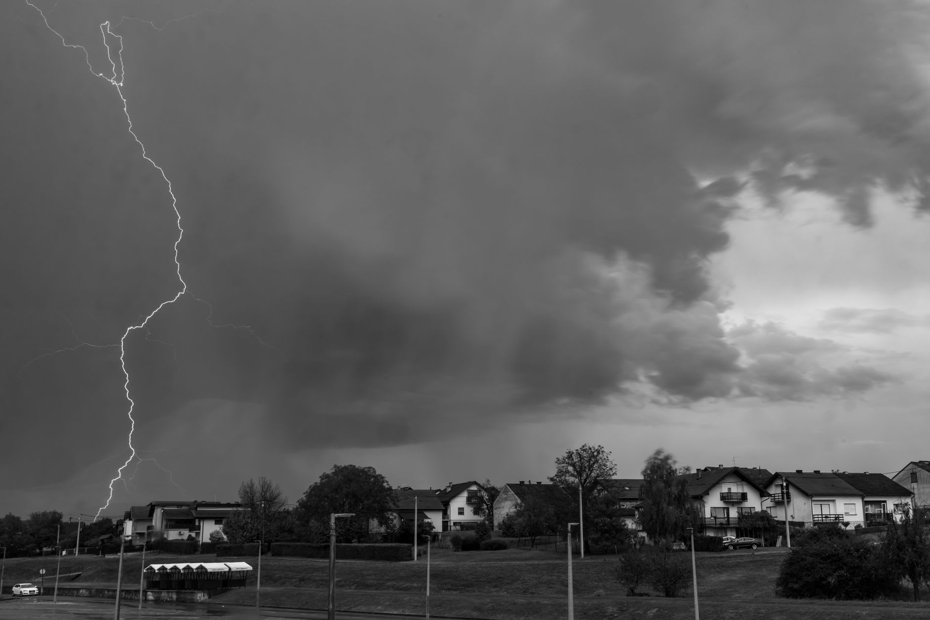 Intempéries : la vigilance orange pour orages violents étendue à 44 départements