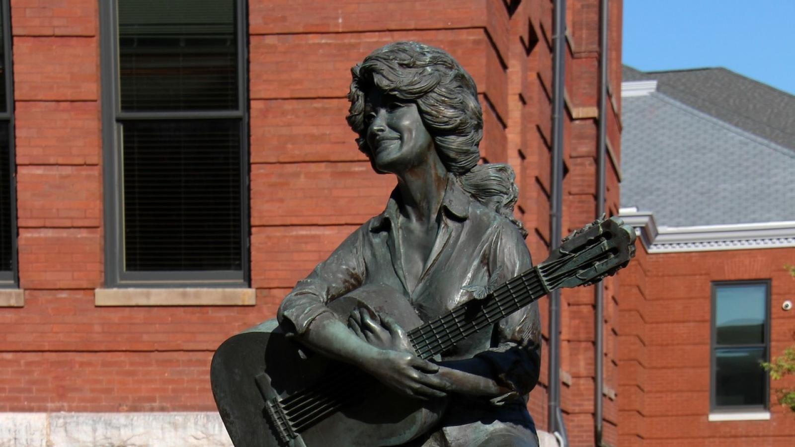 Mort de Dolly Parton : hommage mondial à une figure de la science
