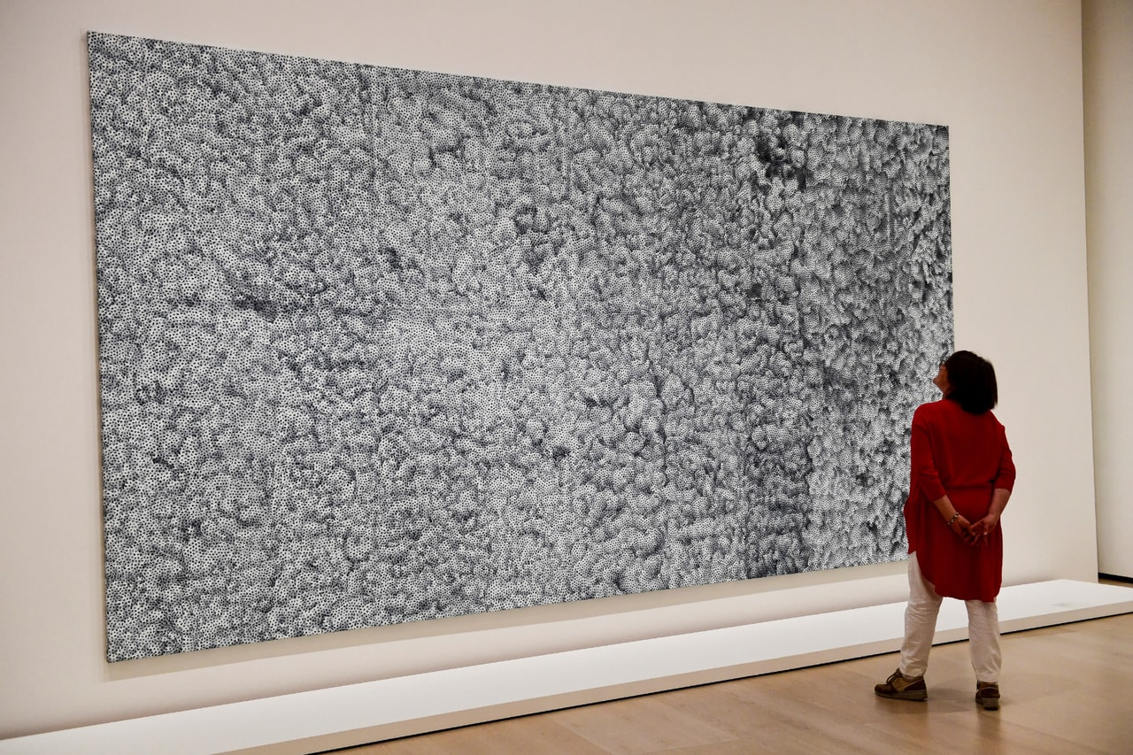 Disparition de Yayoi Kusama · retour sur le parcours d'une figure majeure de l'art contemporain