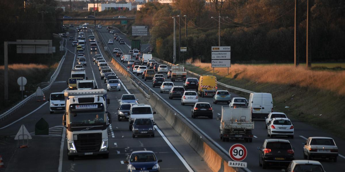 Retours de vacances : près de 700 km de bouchons enregistrés samedi midi