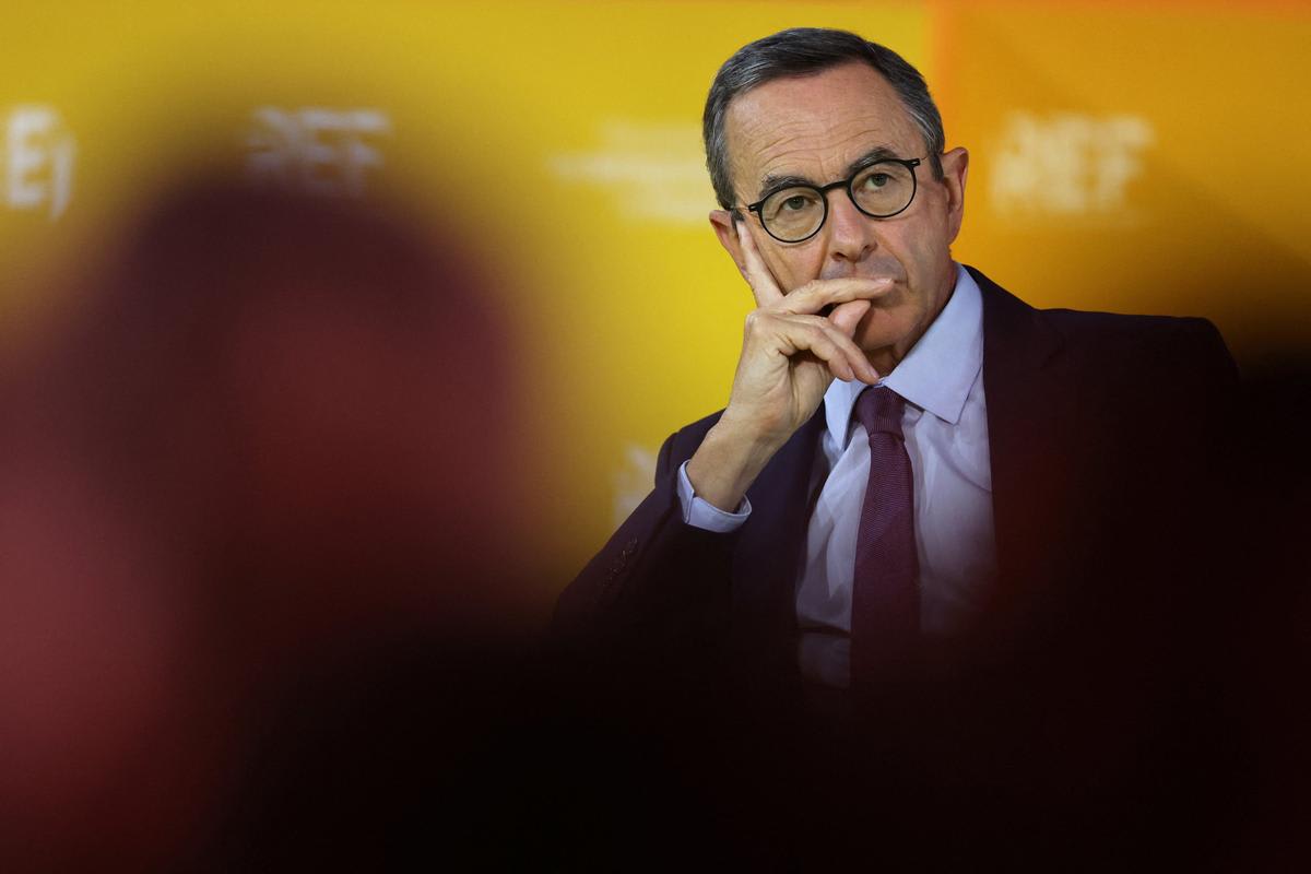 Voile dans l'espace public : Bruno Retailleau critique la proposition du RN