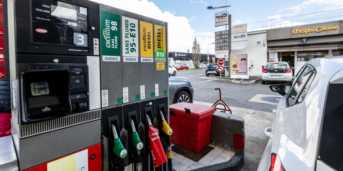 Carburant : le gouvernement prolonge les aides de 100 euros pour les secteurs exposés