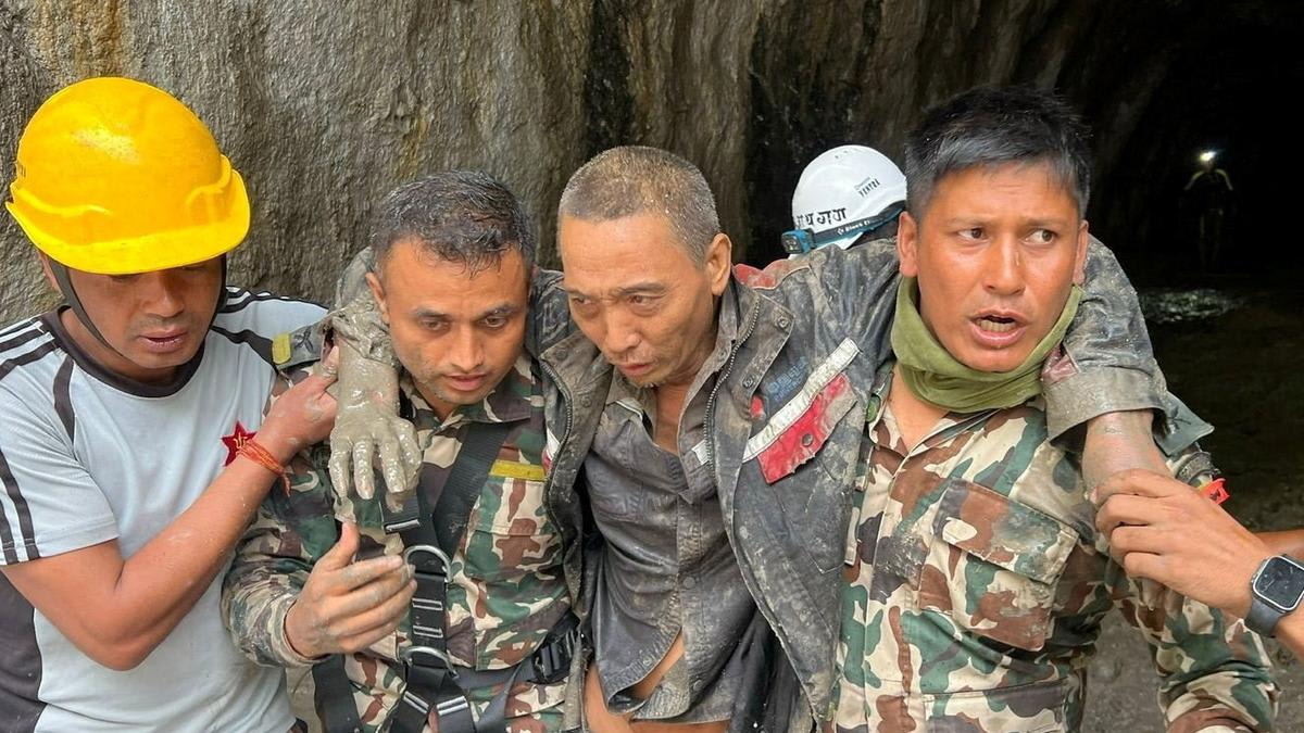 Inondations au Népal : un troisième rescapé sauvé dix jours après la catastrophe