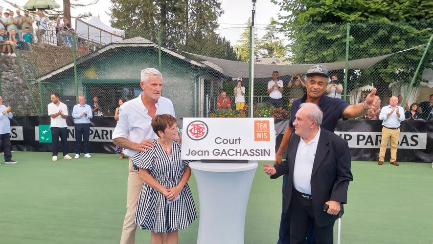 Jean Gachassin donne son nom au court central de Bagnères-de-Bigorre