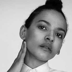 Zindzi-new-headshot-4x6@300dpi.jpg