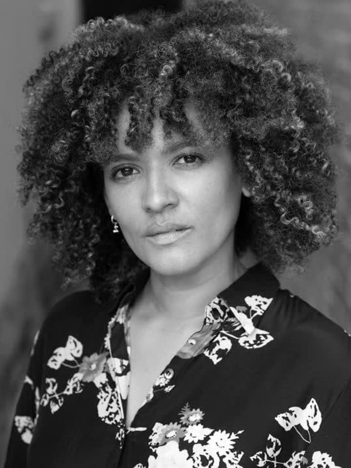 Zindzi-new-headshot-4x6@300dpi.jpg