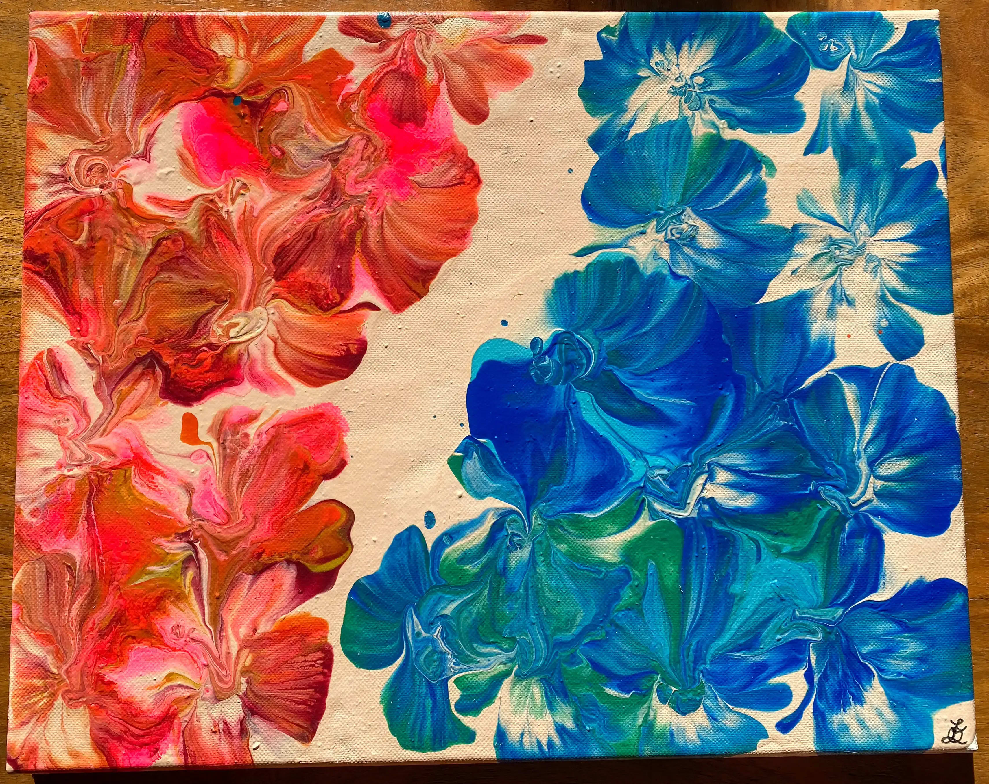 “Harmonie Tropicale” - Hibiscus bleu et rouge — œuvre de Laura Onesta, artiste peintre à Montrabé