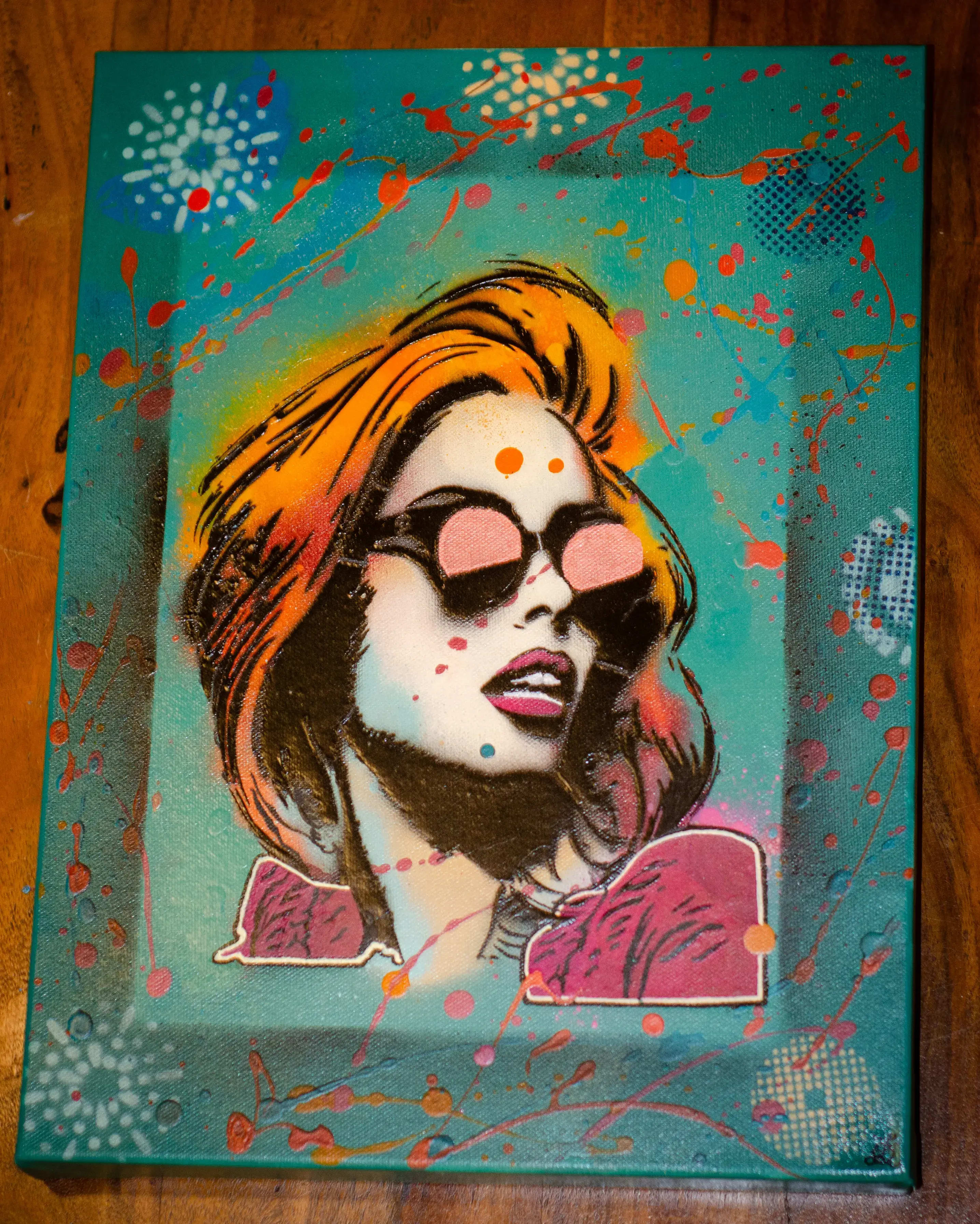 Pop art pin up — œuvre de Laura Onesta, artiste peintre à Montrabé
