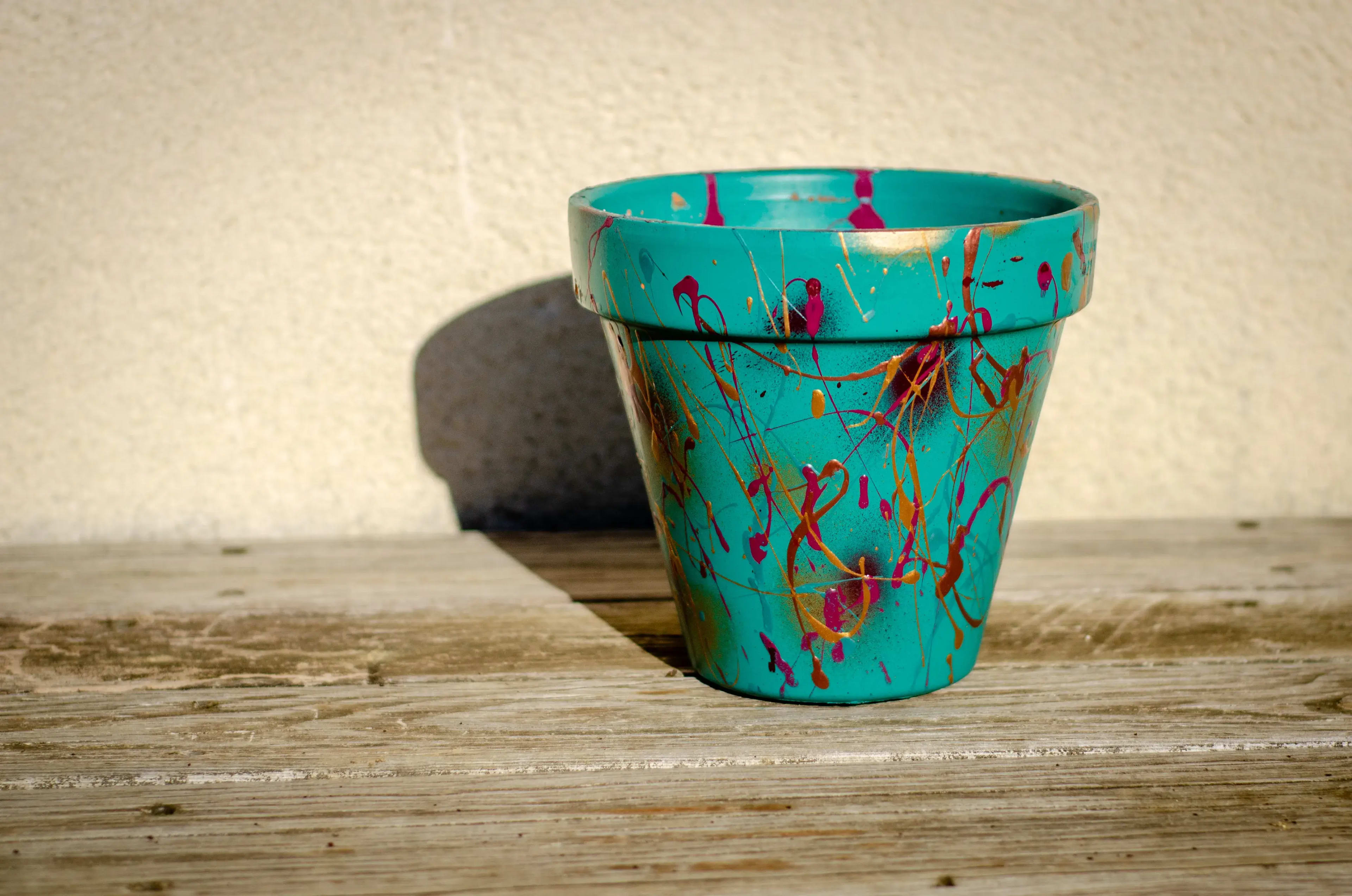 Pot bleu turquoise — œuvre de Laura Onesta, artiste peintre à Montrabé