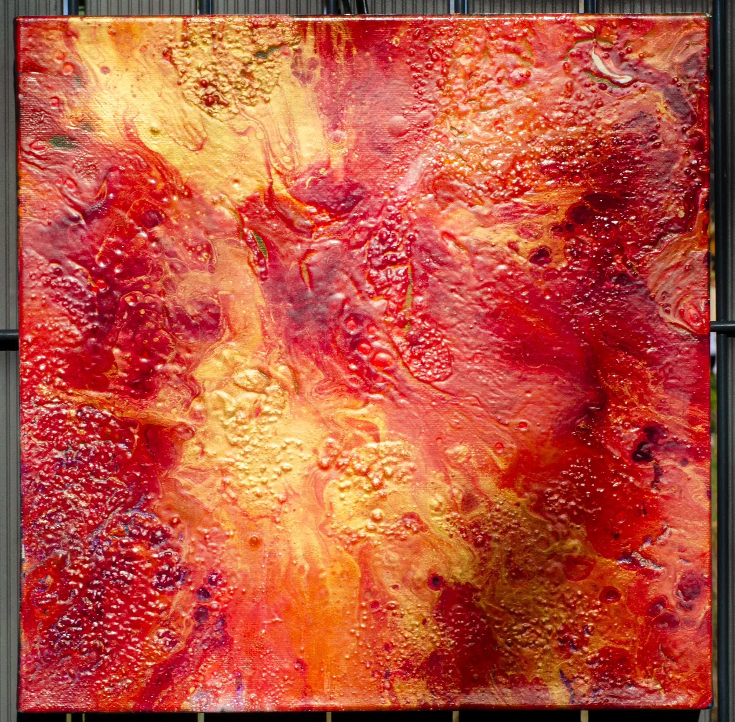 Tableau pouring rouge orangé — œuvre de Laura Onesta, artiste peintre à Montrabé
