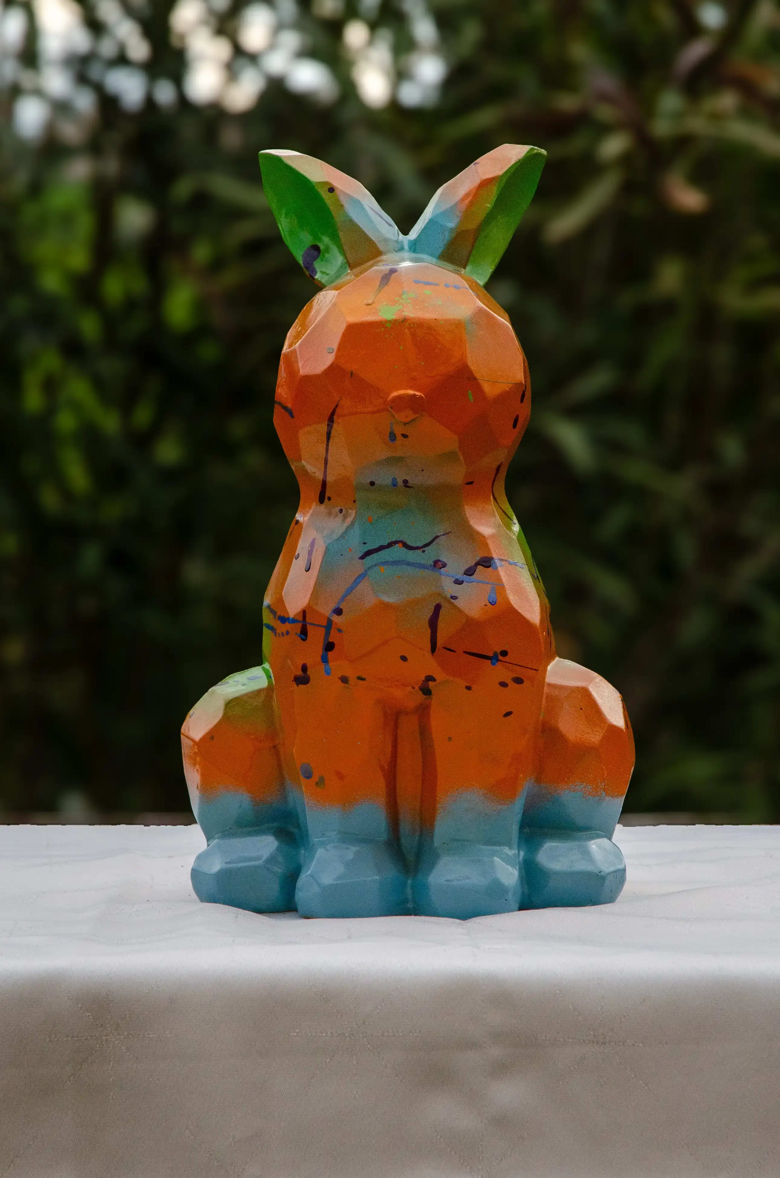 Carotène - Statue de lapin en résine orange 4