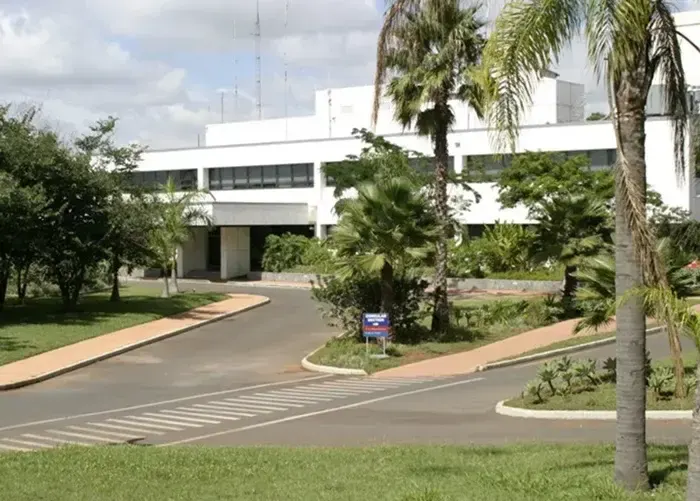 EUA impõem limite de quatro anos para permanência de estudantes internacionais com visto F-1
