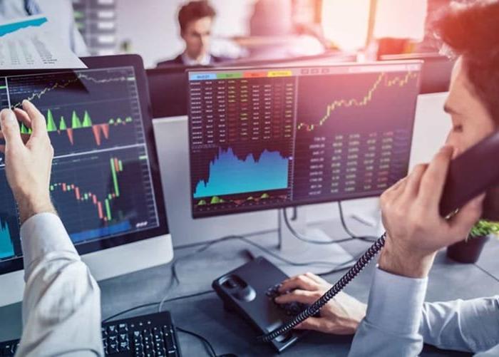 Bolsa brasileira fecha em queda enquanto Bitcoin supera marca de 80 mil dólares