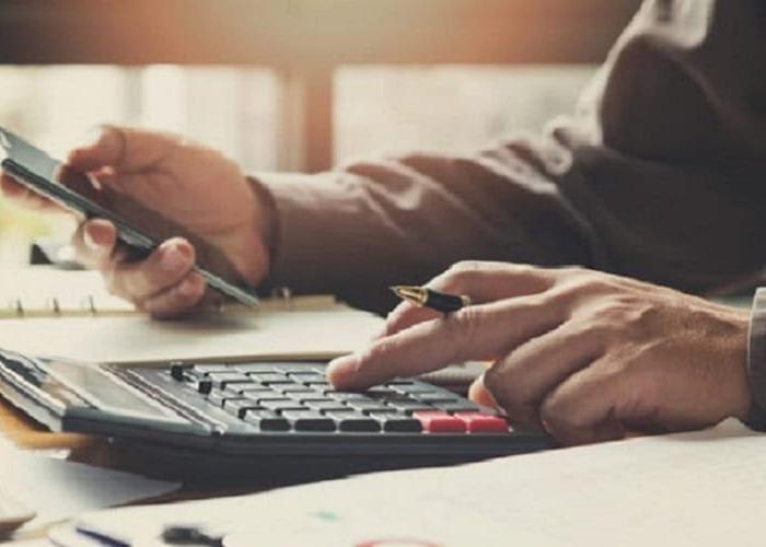 Mercado financeiro projeta Selic menor e IPCA maior para 2026