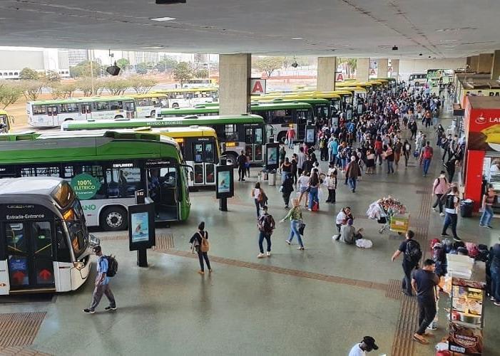 Rodoviários do DF aprovam greve geral para 28; governo reage