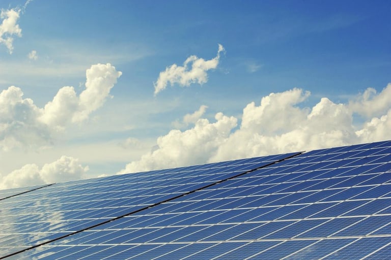 Diretor do ONS aponta desafio com excesso de energia de dia e déficit à noite