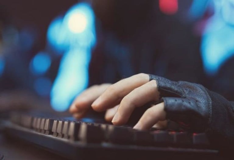 Desinformação digital: bilhões em perdas na era da desatenção