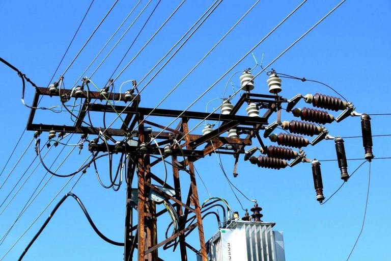 Aneel propõe indicador para punir atrasos em ligações de energia com risco de caducidade