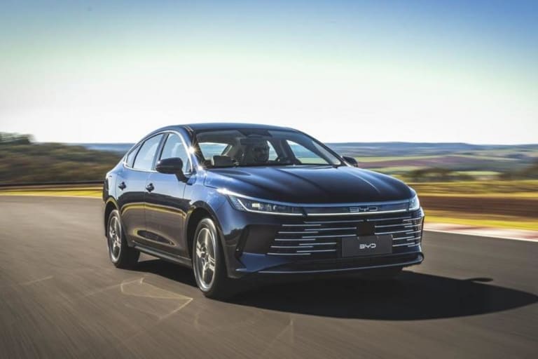 BYD bate novo recorde de emplacamentos e encosta na terceira posição do ranking geral de vendas