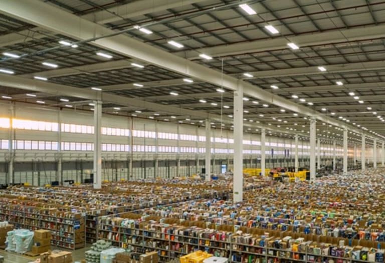Amazon e ID Logistics inauguram novo centro de distribuição no Paraná para ampliar entregas