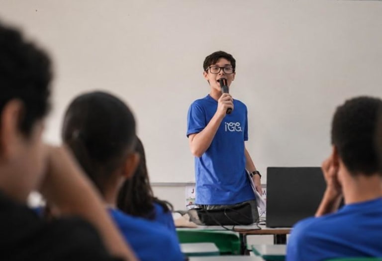 Estudante brasiliense de 12 anos apresenta projeto de computação quântica em Harvard