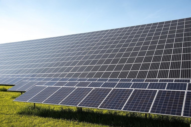 Aneel propõe adaptar 33 GW em usinas de geração distribuída para controle das distribuidoras