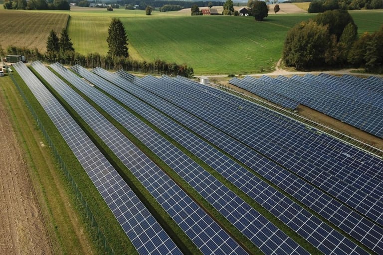 Lastro Solar da Fortlev elimina perfurações na instalação de usinas fotovoltaicas