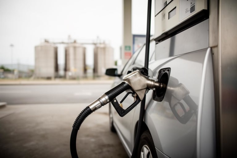 Governo corta impostos de gasolina/etanol e subsidia diesel em R$ 1