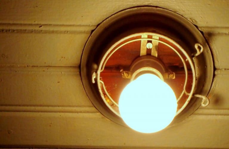 Lei 1876/26 garante inclusão automática de aposentados de baixa renda na Tarifa Social de Energia