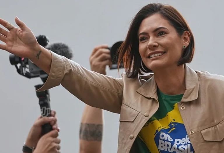 MPF vê liberdade para Michelle Bolsonaro usar imagem de ex-presidente em TV