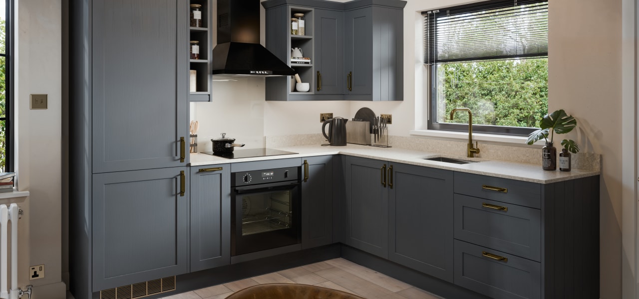Shaker Timber Kitchen in Regent Blue kitchen
