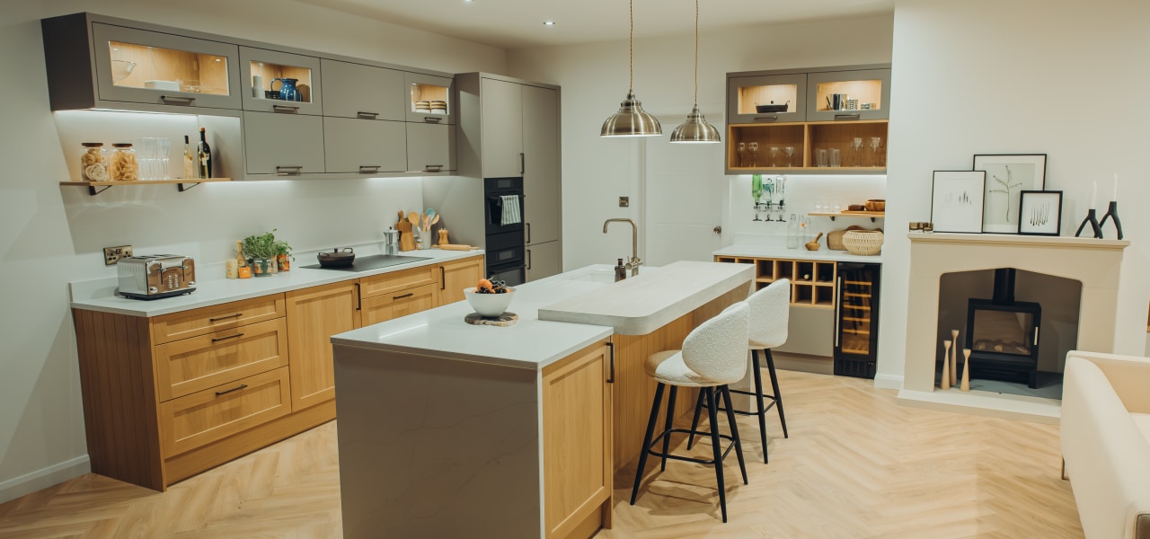 Shaker Natural Timber & Contour Truffle Ermine kitchen