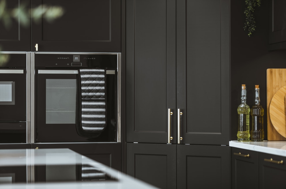 Wren shaker forest kitchen doors in Thyme