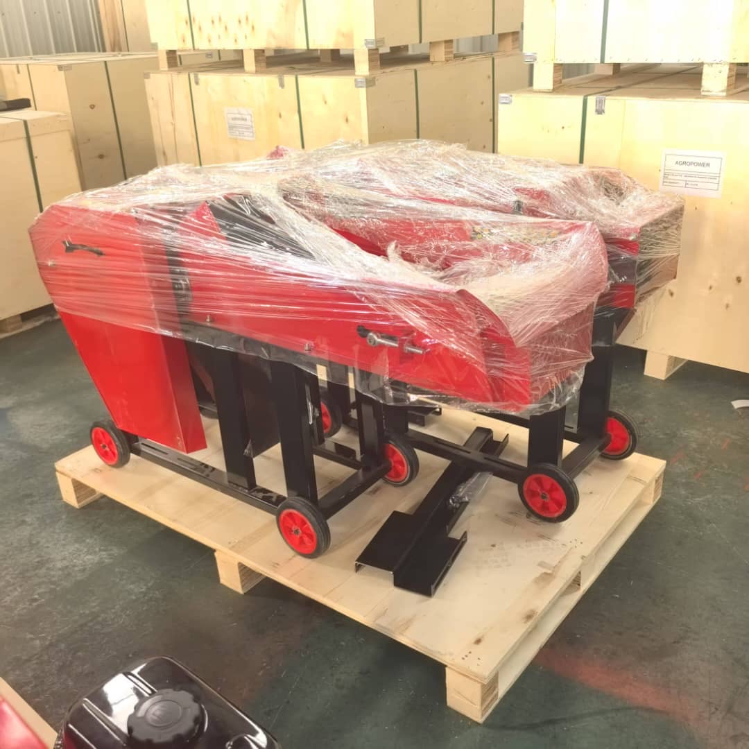 Chaff cutter with conveyor