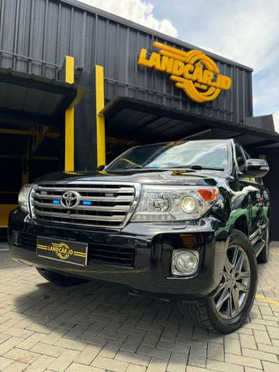 Toyota Land Cruiser VX200