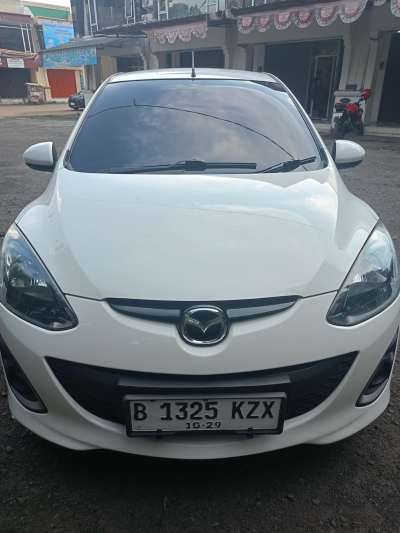 MAZDA 2 V AT