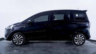 Toyota Sienta 1.5 V AT