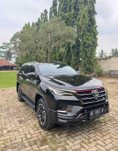 TOYOTA FORTUNER 2.5 TRD AT