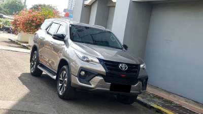 Toyota Fortuner 2.4 VRZ TRD Automatic