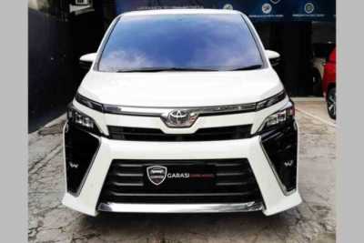 Toyota Voxy 2.0 Automatic