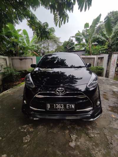 TOYOTA SIENTA 1.5 Q CVT
