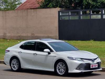 Toyota Camry 2.5 Hybrid AT