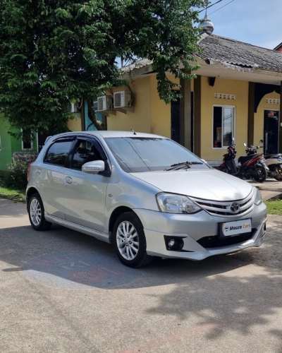 Toyota Etios Valco 1.2 G Manual