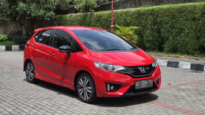 HONDA JAZZ 1.5 RS AUTOMATIC