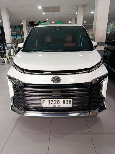 TOYOTA VOXY 2.0 TSS AT