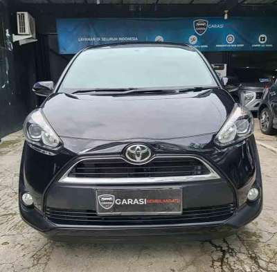 Toyota Sienta 1.5 V AT