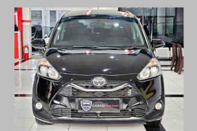 Toyota Sienta 1.5 V Automatic